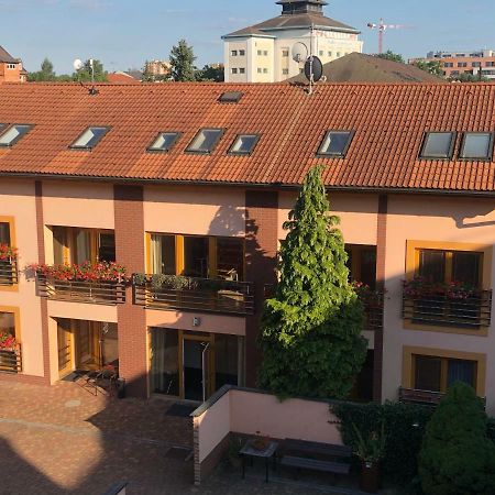 Hotel City Pardubice Exteriör bild