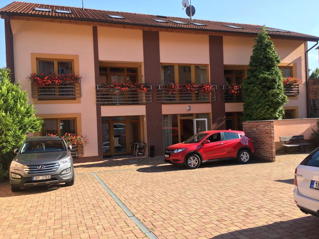 Hotel City Pardubice Exteriör bild