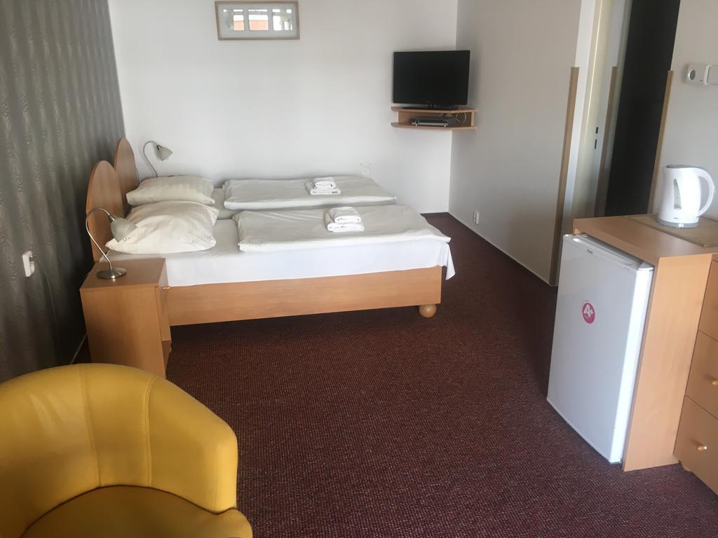 Hotel City Pardubice Exteriör bild