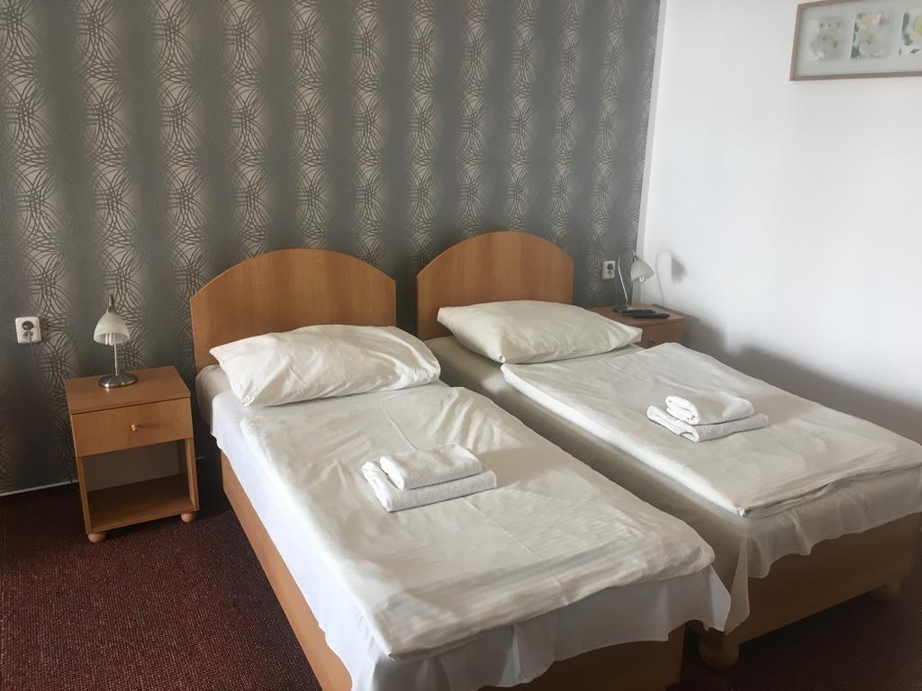 Hotel City Pardubice Exteriör bild