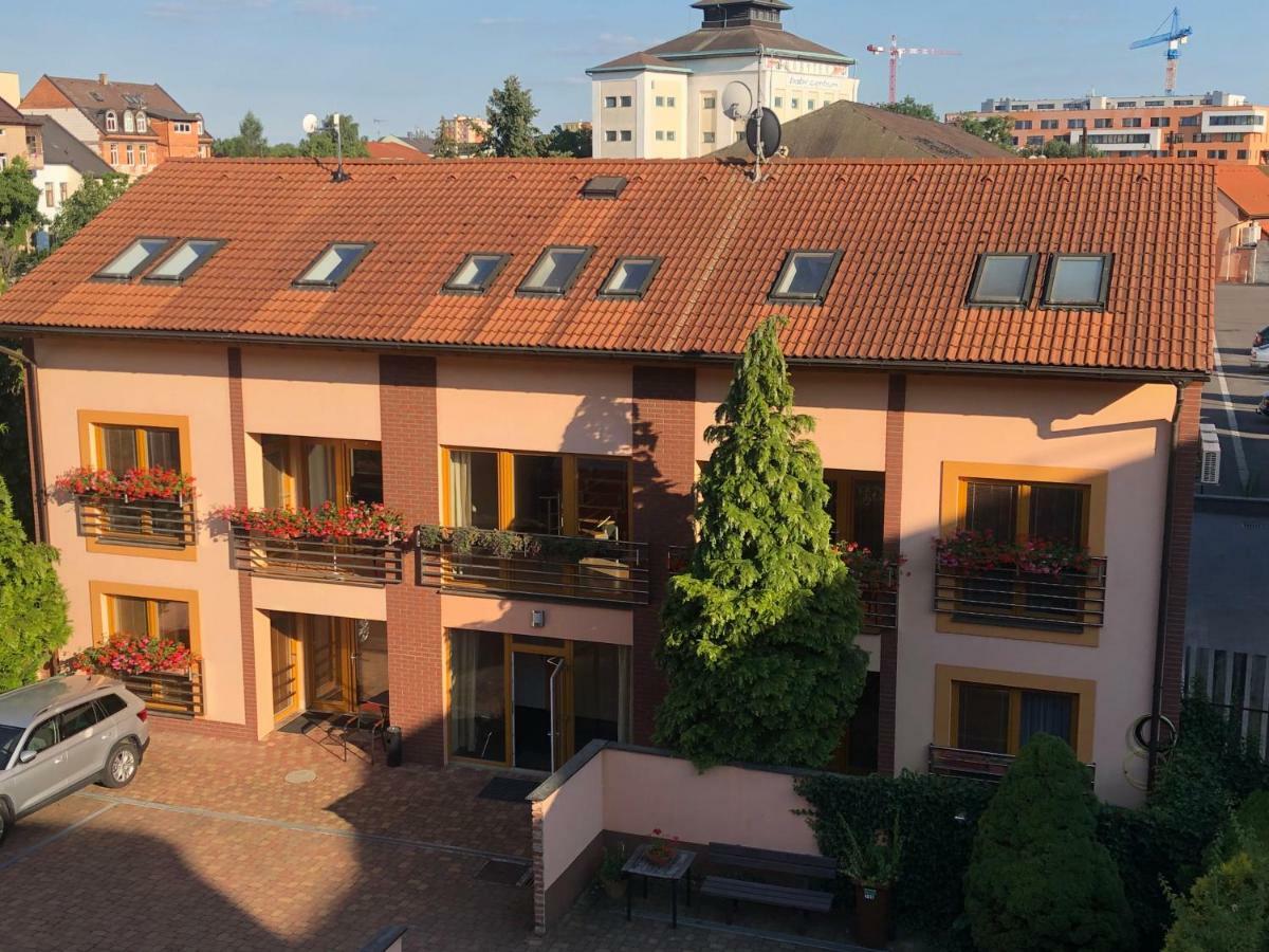 Hotel City Pardubice Exteriör bild